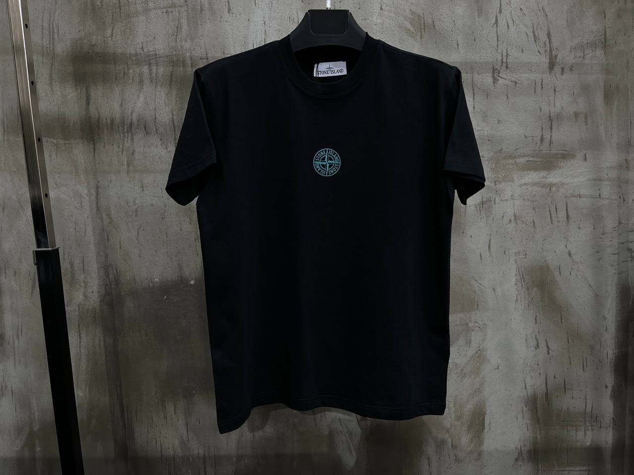 T-shirt stone island