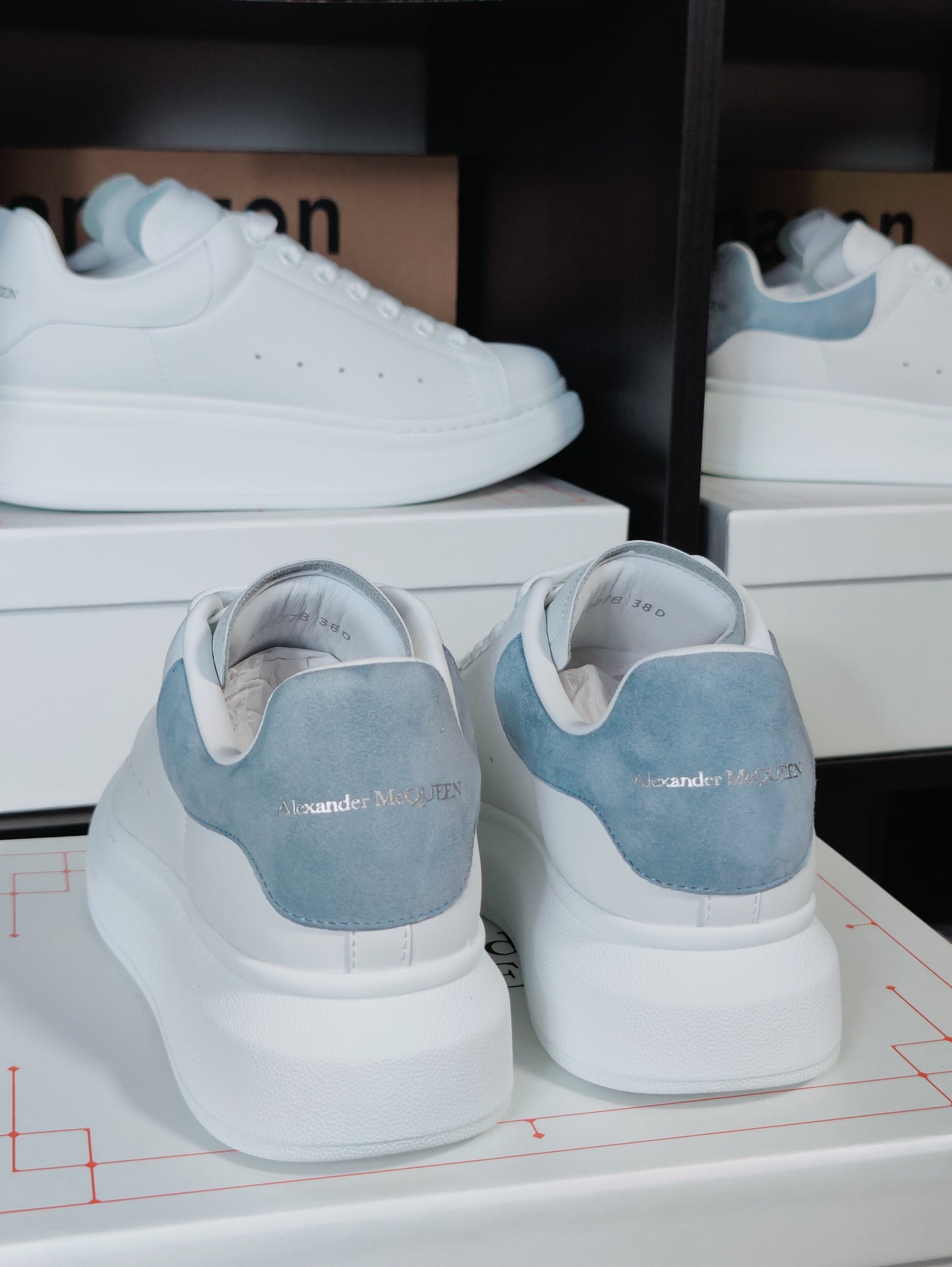 #6 Alexander McQueen bianco retro azzurro